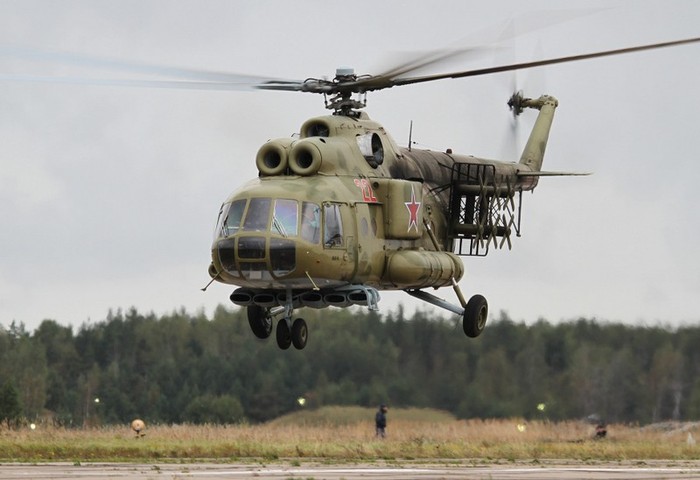 Có thể thấy Mi-8PPA với dàn ăng ten khá lớn ở phía gần đuôi